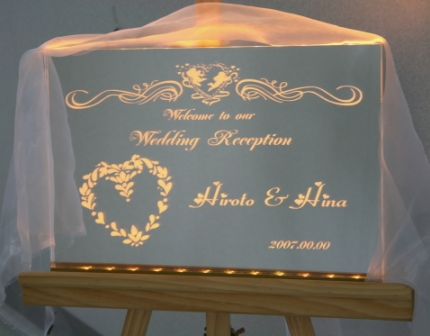 結婚式用ウェルカムボード A3サイズのLEDで光る結婚式用ウェルカムボード透明ミラー付き単色タイプ
