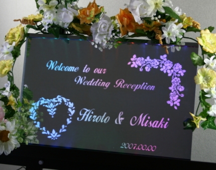結婚式用ウェルカムボード A3サイズのLEDで光る結婚式用ウェルカムボード透明ミラー付きグラデーションタイプ